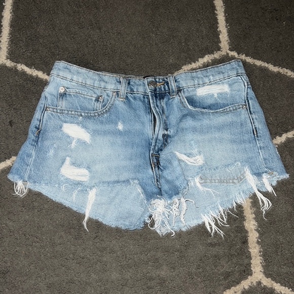 BDG Essential Mid-Rise Distressed Short Shorts Size 27 - Picture 2 of 6